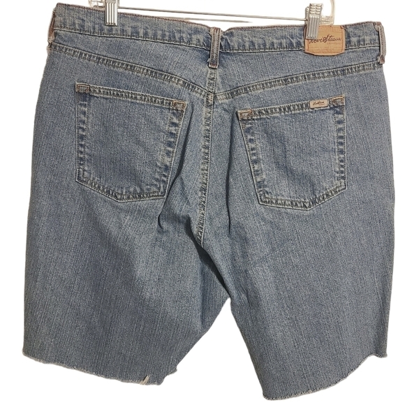 Levi's | Women's Mid Rise Medium Rinse Stretch Denim Shorts (Size 20W Short) - Picture 13 of 13